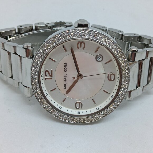Michael Kors MK-5088 Women's 39mm Stainless Steel MOP Dial Quartz Watch NEW BATT - Picture 11 of 11
